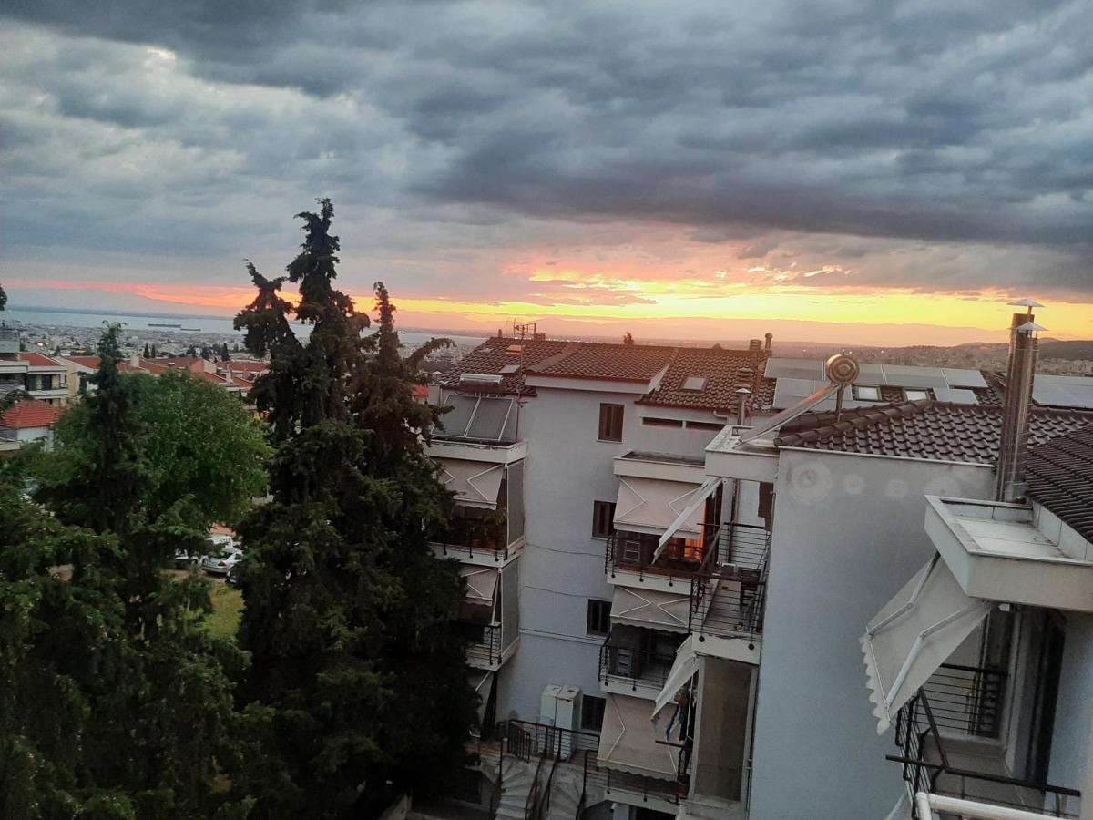 סלוניקי Όμορφο Διαμέρισμα- Σοφίτα Με Υπέροχη Θεα מראה חיצוני תמונה